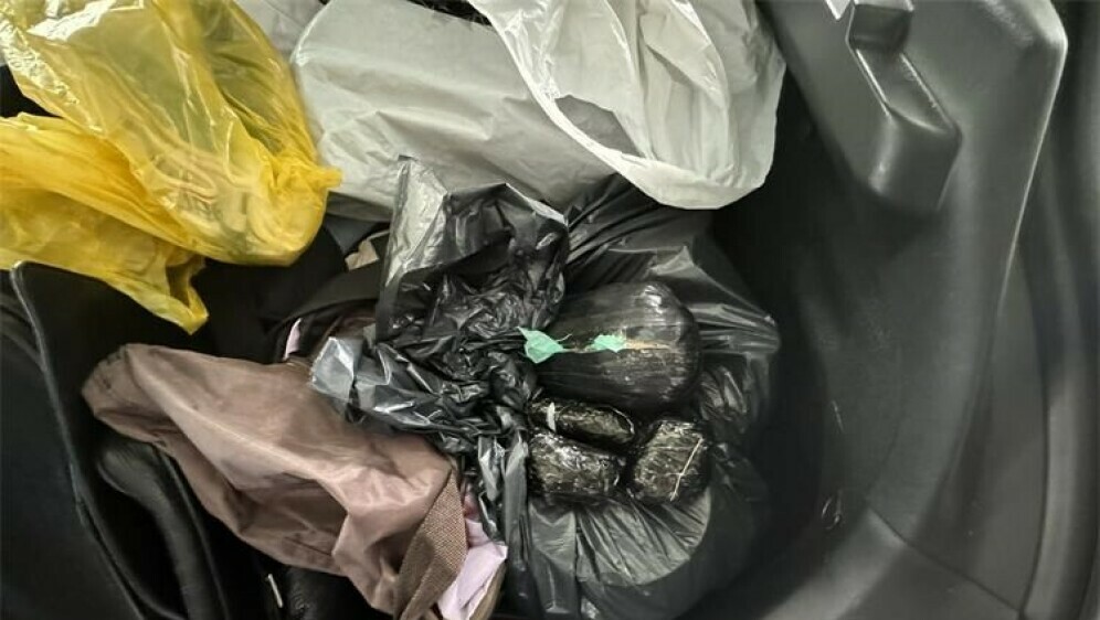U sumnjivim paketima u automobilu nađen je heroin, kokain i anabolički steroidi
