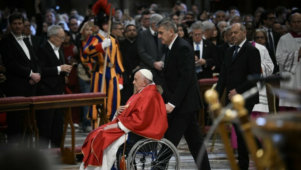 Papa Franjo predvodi misu za Veliki Petak - 1