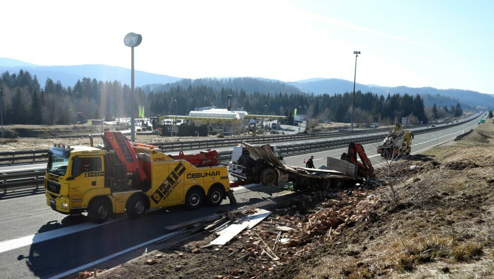 Prevrnuti šleper na A6 kod odmorišta Kupjak - 2