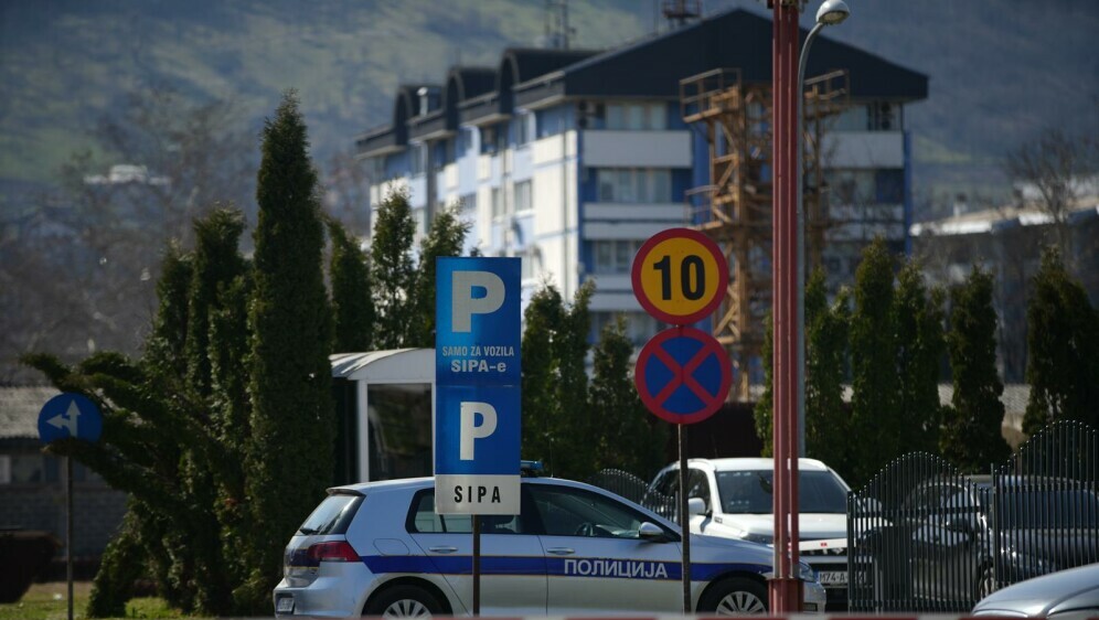 Policijske snage MUP-a RS-a u blizini zgrade SIPA-e