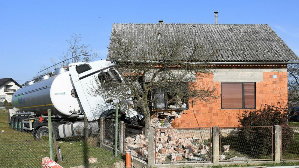 Vrbovec: Kamionom probio zid i ušao u dnevni boravak - 3