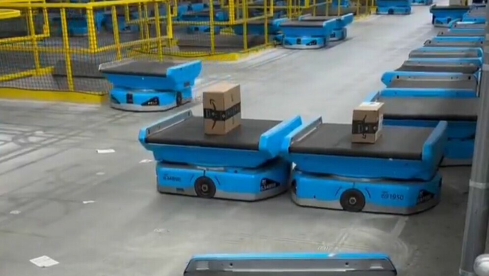 Roboti u skladištu