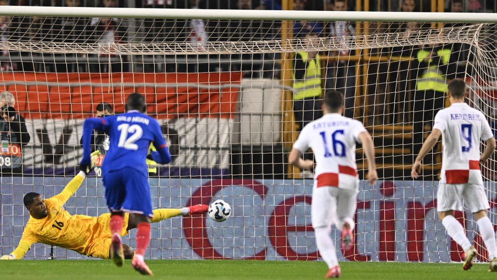 Mike Maignan obranio penal Andreju Kramariću