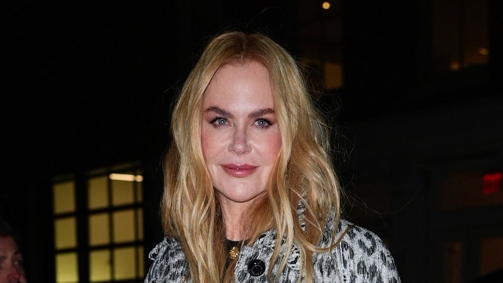 Nicole Kidman u cipelama s ukrasom na potpetici i kaputu leopard uzorka - 4