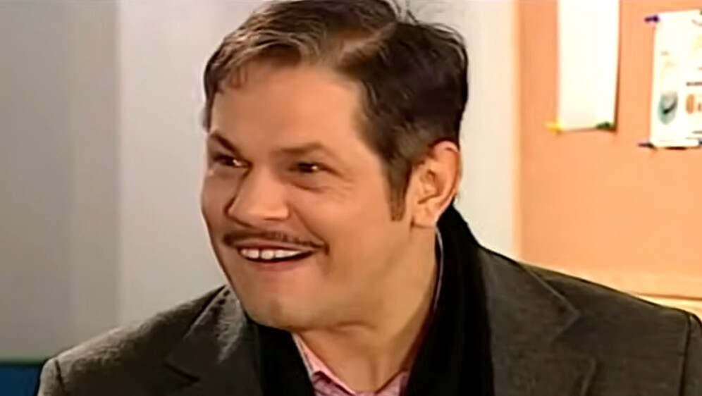 Slaven Knezović kao Grof u seriji ''Zauvijek susjedi''