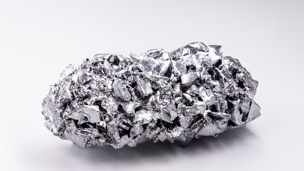 Kako se piše: titan ili titanij