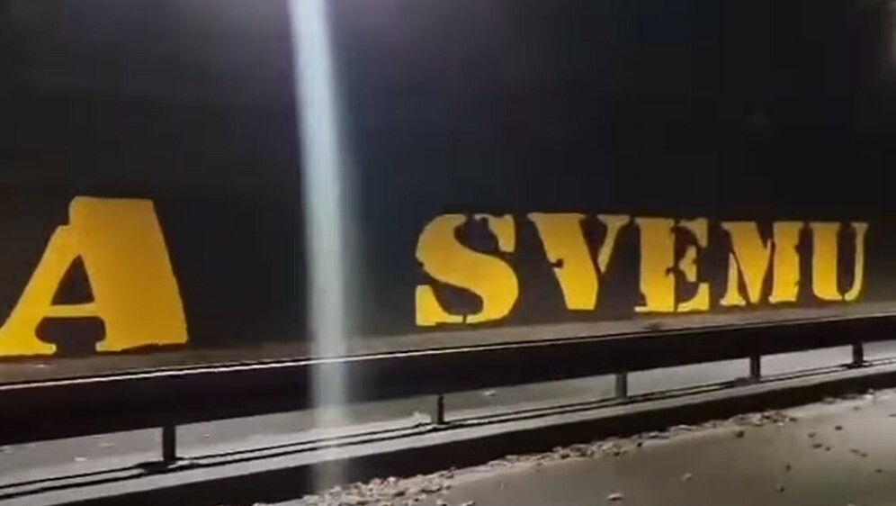 Grafit u podvožnjaku kod Vjesnika