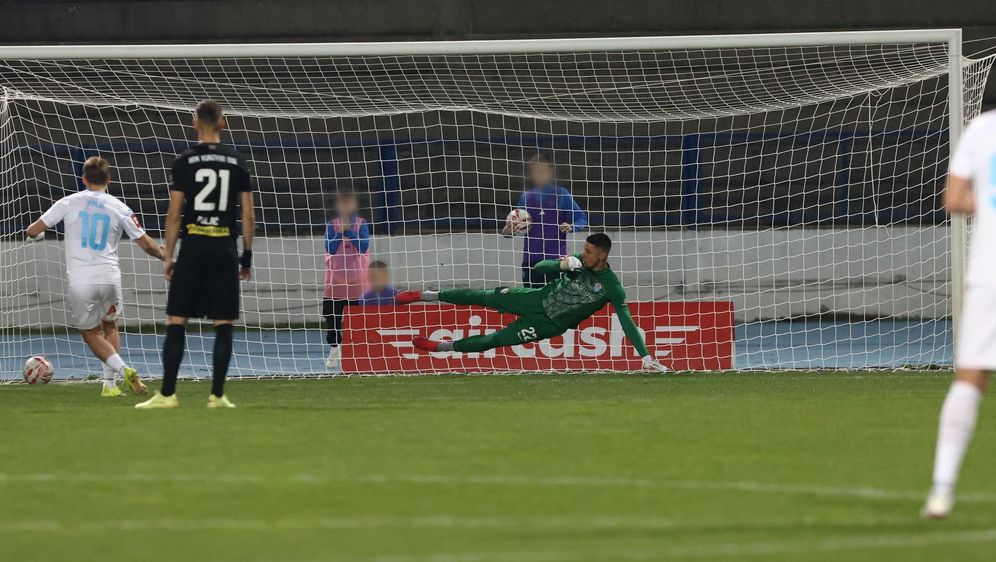 Fruk zabija iz kaznenog udarca