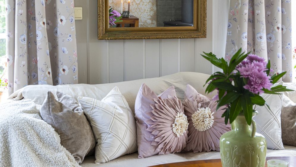 Drvena zidna obloga prostoru daje osjećaj dubine i elegancije