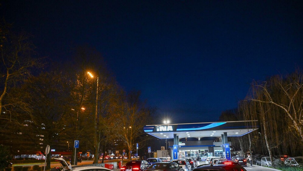 Gužve zbog poskupljenja goriva od utorka - 3