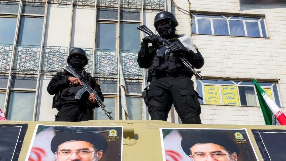 Sigurnosne snage na skupu podrške novom iranskom vrhovnom vođi