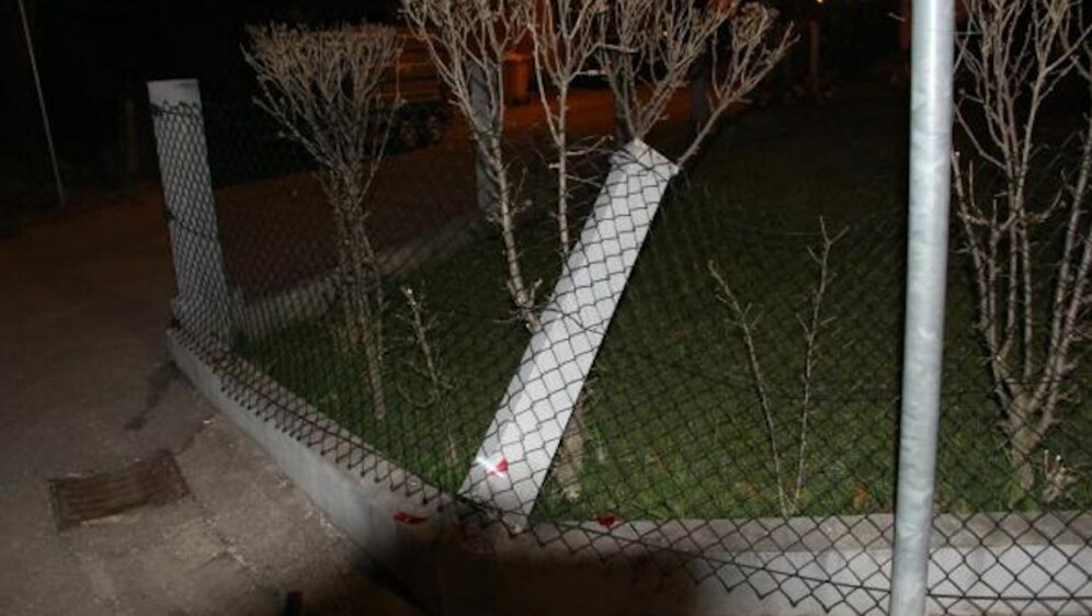 Pijan naletio na dvorišni stup