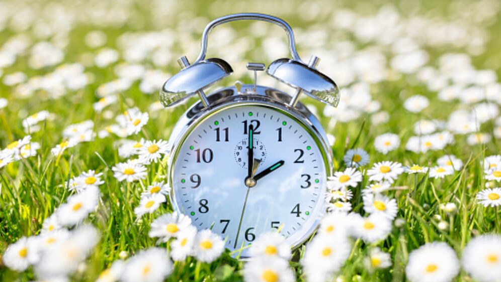 Pomicanje sata, ilustracija