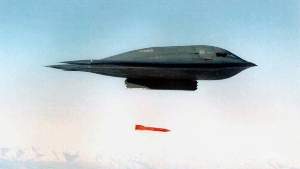 B-2 Spirit baca bombu, arhiva