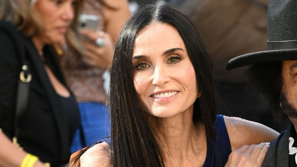 Demi Moore u Saint Laurent haljini 2026. - 2