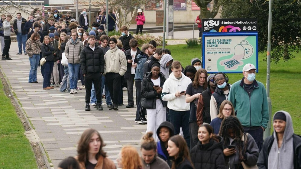 Studenti u redu za antibiotik