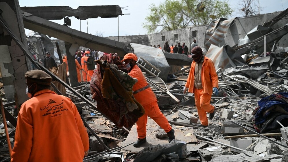 Spasilačke ekipe na mjestu nekadašnje bolnice - 3