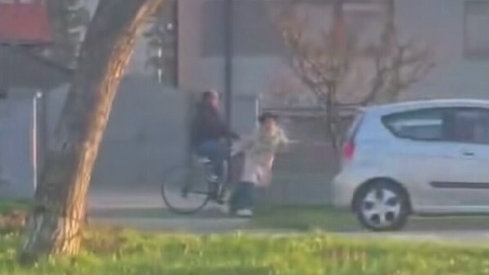 Nalet biciklista na pješakinju