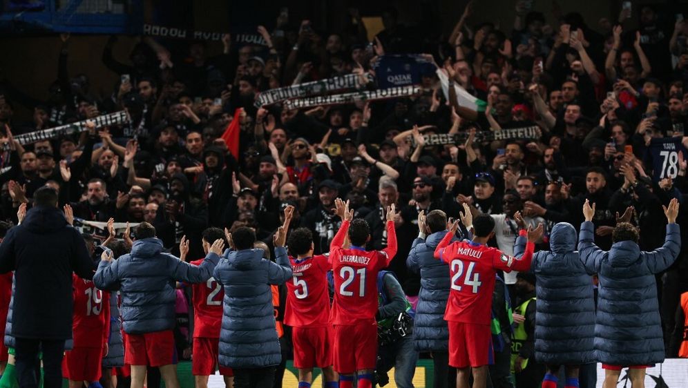 Igrači PSG-a slave pobjedu sa svojim navijačima