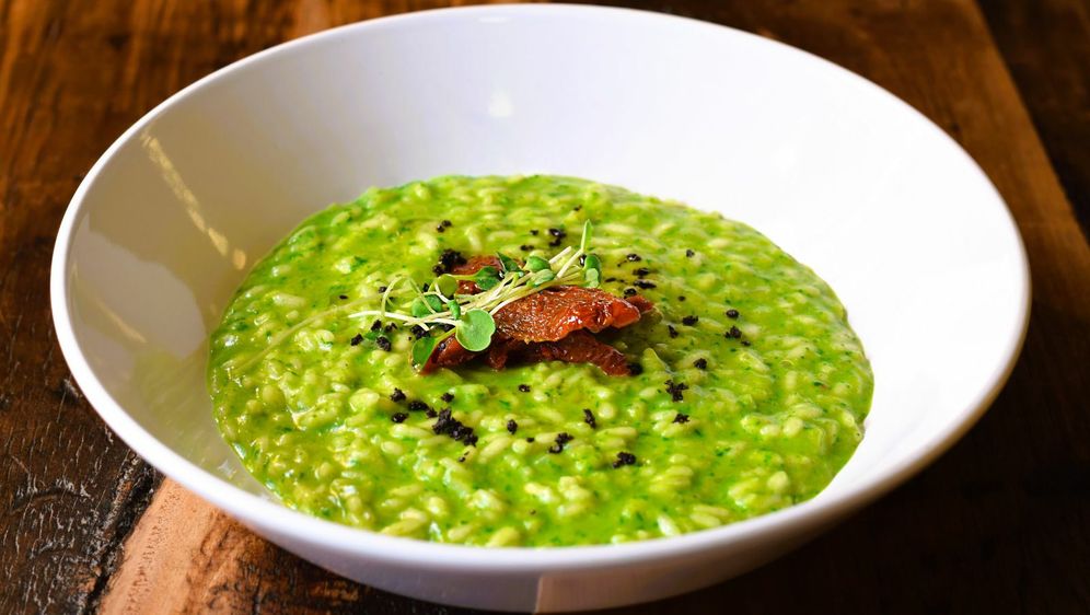 Rižoto od špinata i limuna s hrskavim pršutom