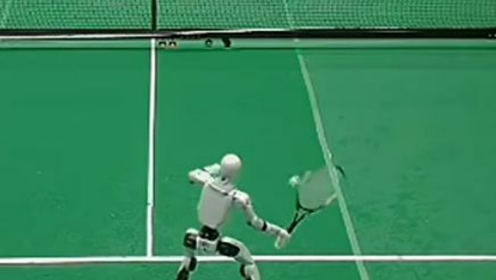 Galbotov LATENT robot igra tenis