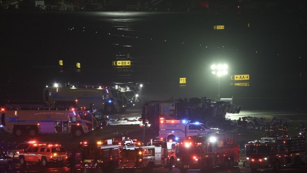 Hitne službe na aerodromu LaGuardia u New Yorku