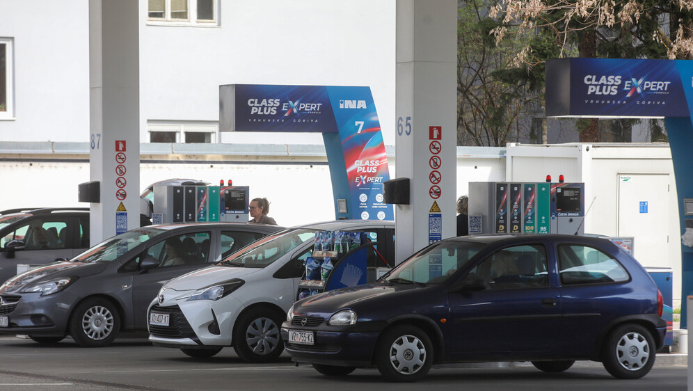 Gužve na benzinskim pumpama - 1