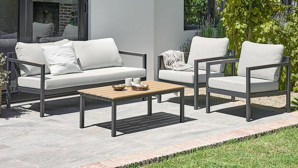 JYSK Vrtna garnitura BEJSTRUP - prije 999€ a sada 899€