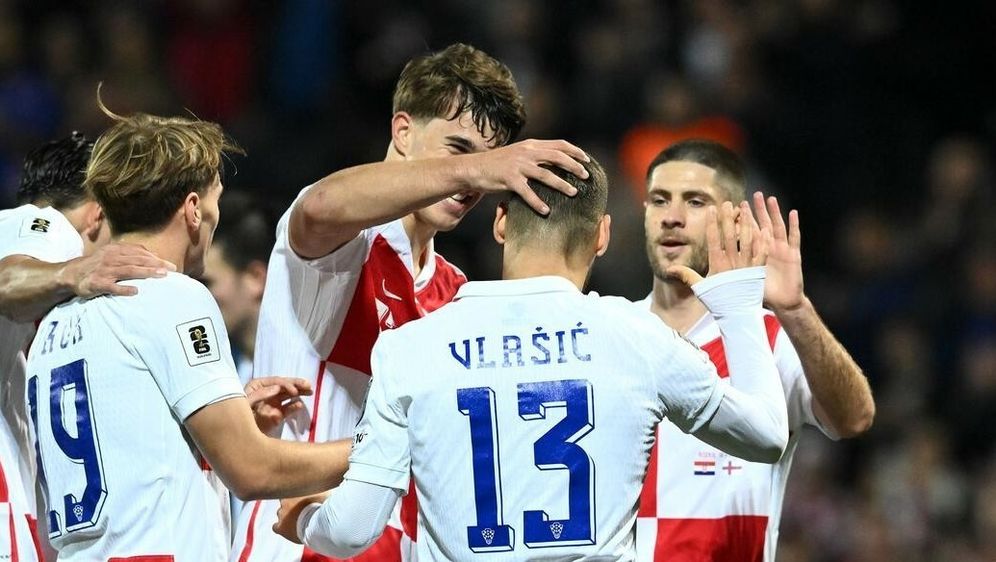 Luka Vušković (u sredini)