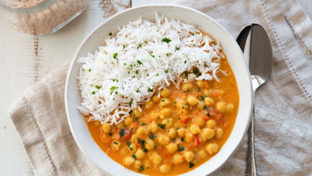 Slanutak u kremastom umaku s kuhanom rižom