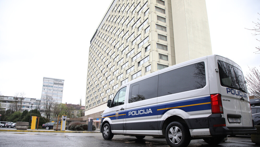 USKOK ispred sjedišta Hrvatskog skijaškog saveza - 2