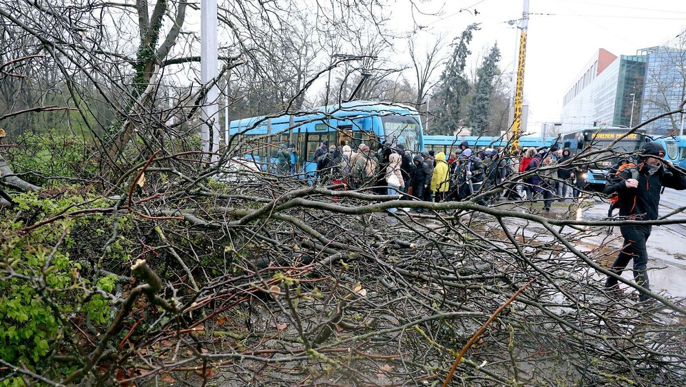Veliki broj linija je ili u prekidu ili je preusmjeren