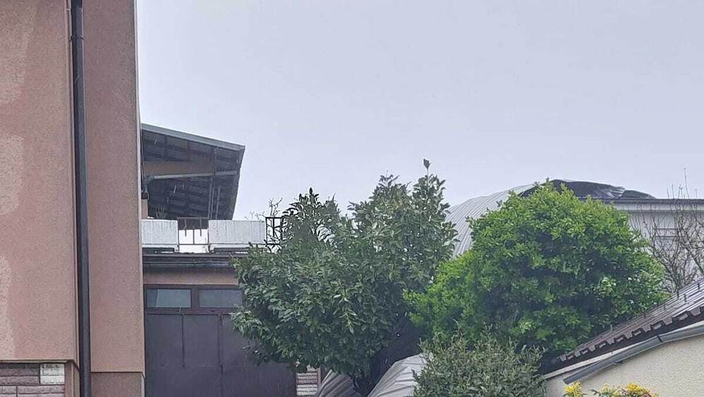 Olujni vjetar odnio krov s kuće na zagrebačkoj Dotrščini - 3