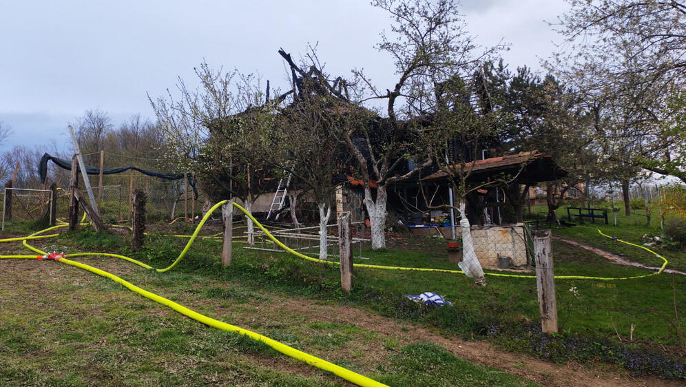 Dvije osobe poginule u požaru drvene kuće - 1