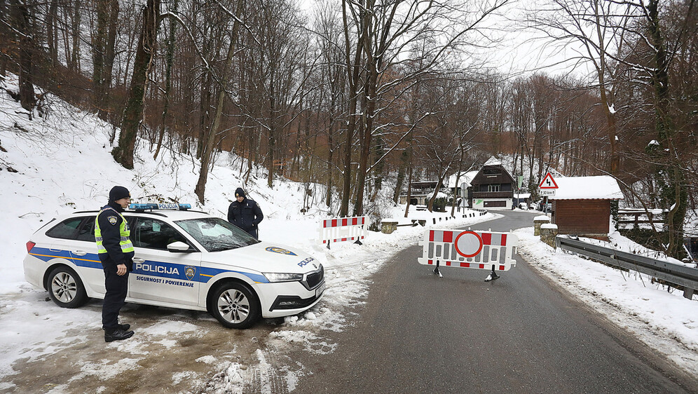 Policija pred sljemenskom cestom, ilustracija