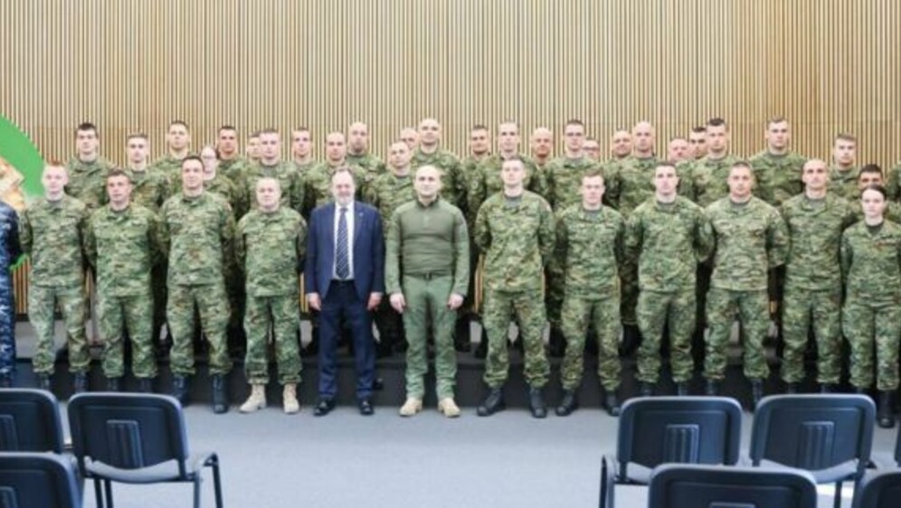 Ministar Anušić i vojnici