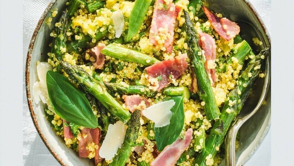 Salata od kvinoje, špeka i šparoga