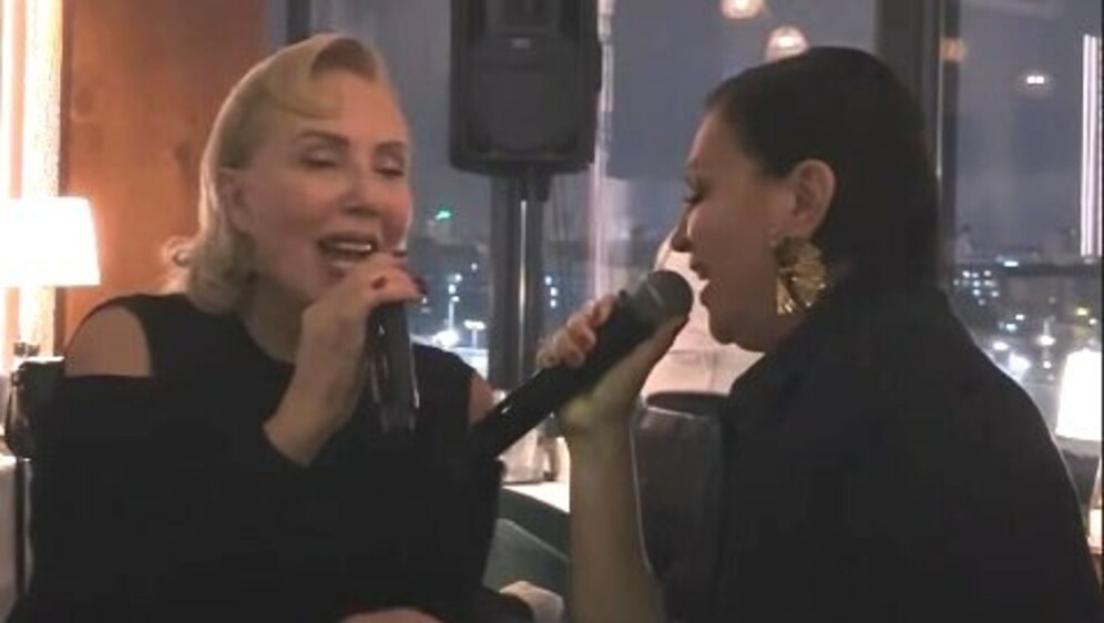 Lepa Brena i Nina Badrić - 1