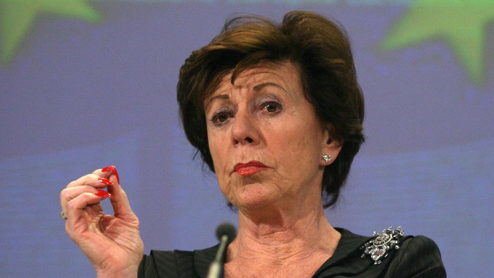Neelie Kroes pred EU parlamentom: Ukinimo roaming, uvedimo internetsku neutralnost