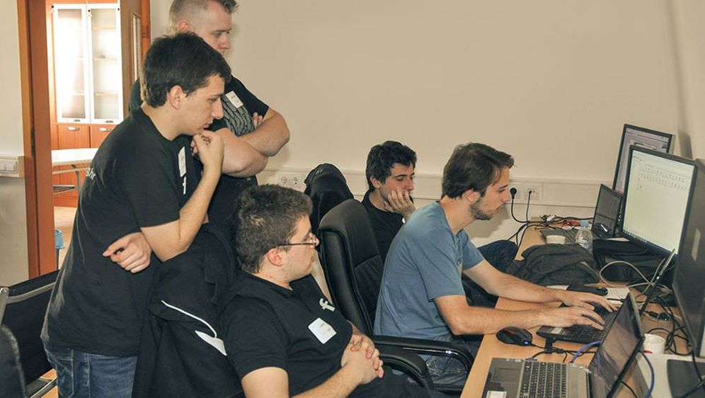 Studenti FOI-a pokrenuli radionice “Student poučava studenta”