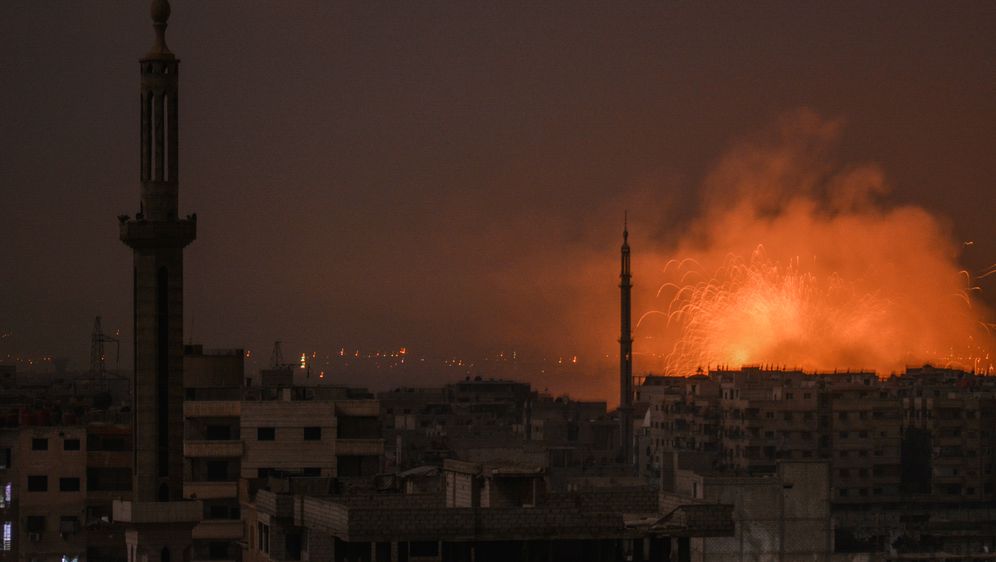 Okolica Damaska osvijetljena raketama, ilustracija (Foto: AFP)