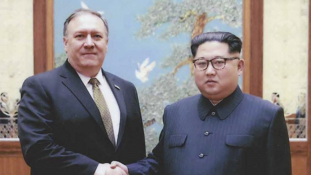Mike Pompeo i Kim Jong Un (Foto: AFP)