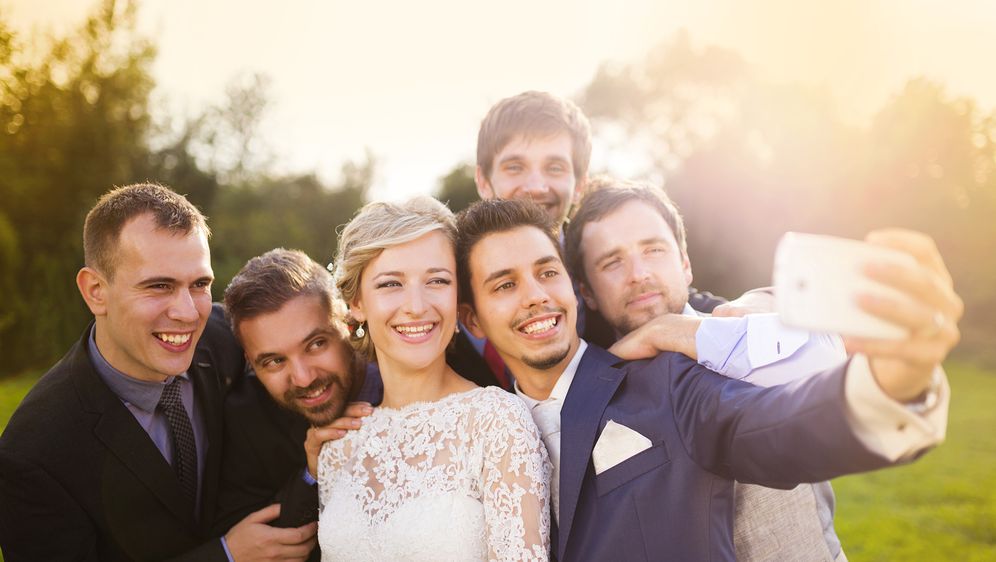 Pametni telefon na vjenčanju (Foto: Thinkstock)