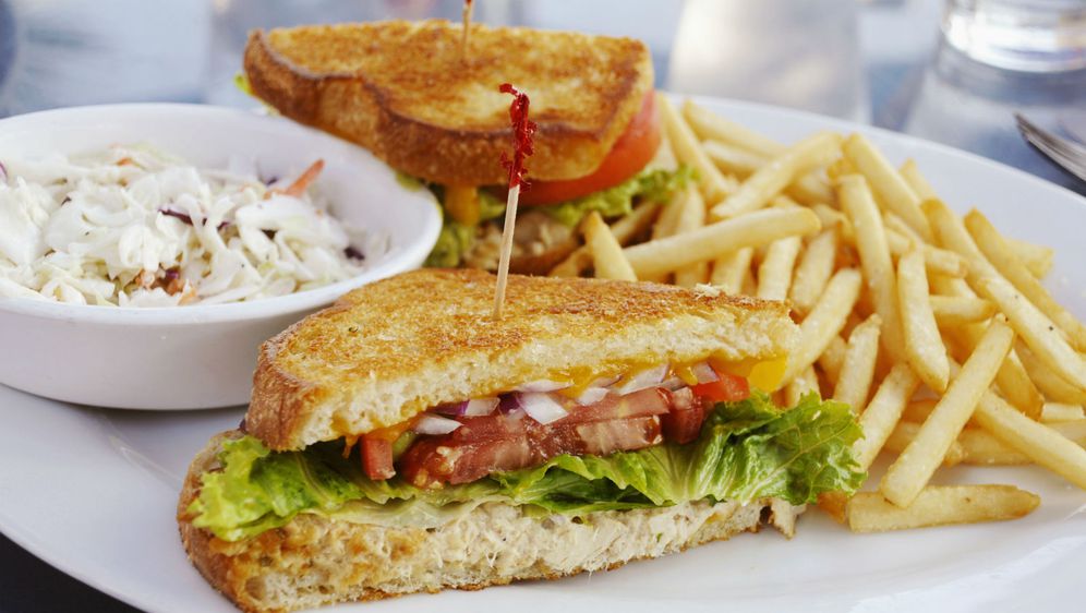 Sočan sendvič i prženi krumpirići vrlo su ukusna, ali teška hrana koja može utjecati na probavu