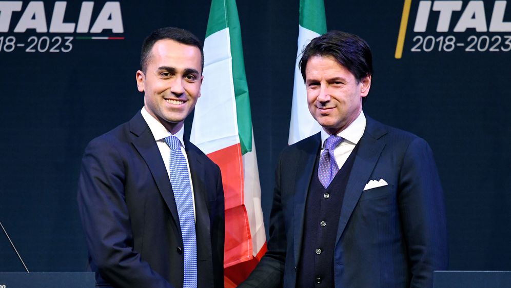 Luigi Di Maio i Giuseppe Conte (Foto: AFP)