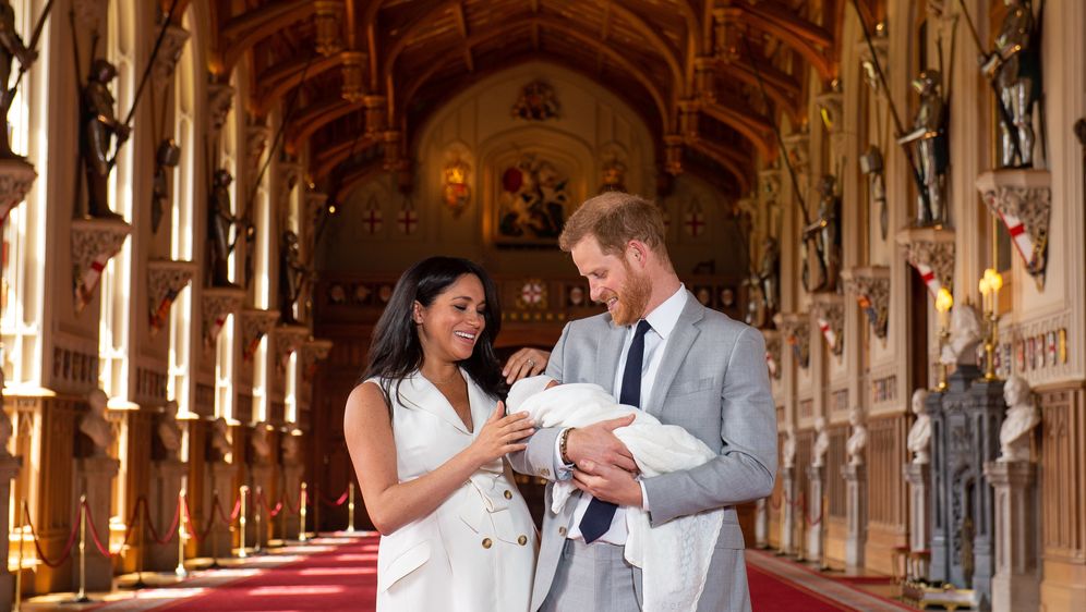 Princ Harry i vojvotkinja od Sussexa pokazali sina (Foto: AFP) - 4