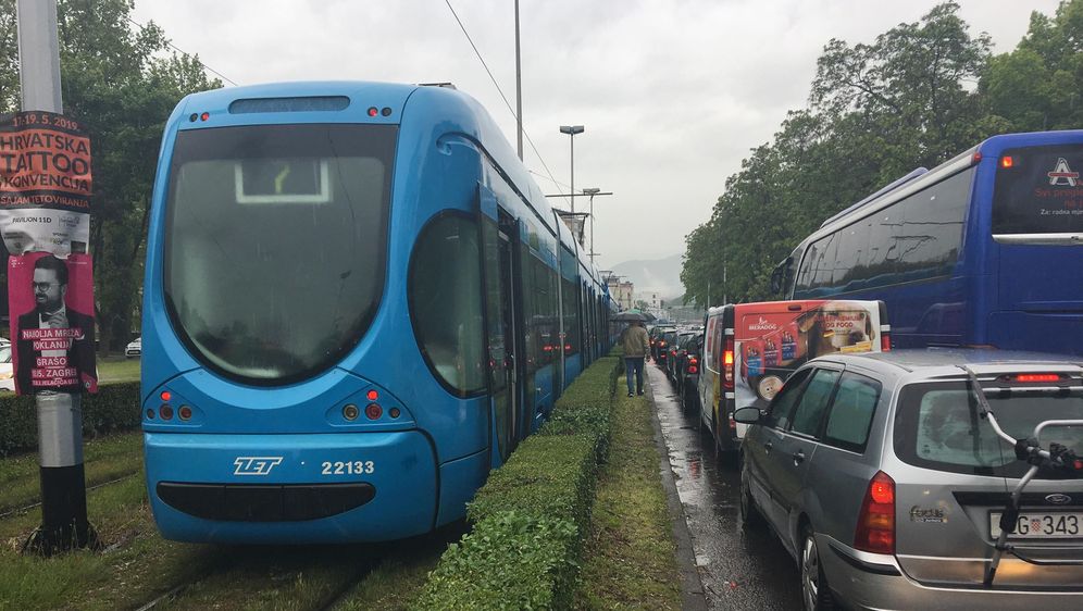 Zastoj tramvaja na Držićevoj (Foto: Dnevnik.hr)