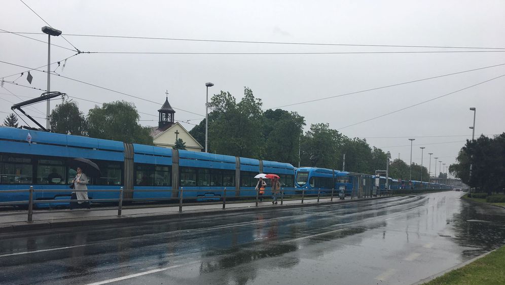 Zastoj tramvaja na Aveniji Marina Držića (Foto: Dnevnik.hr)