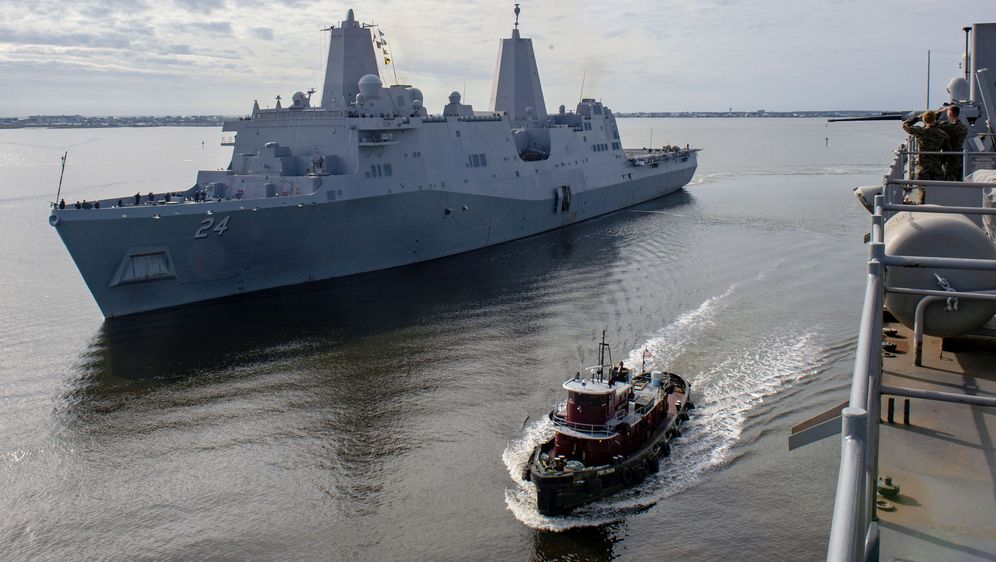 USS Arlington (Foto: MC3 Chris Roys / Navy Office of Information / AFP)