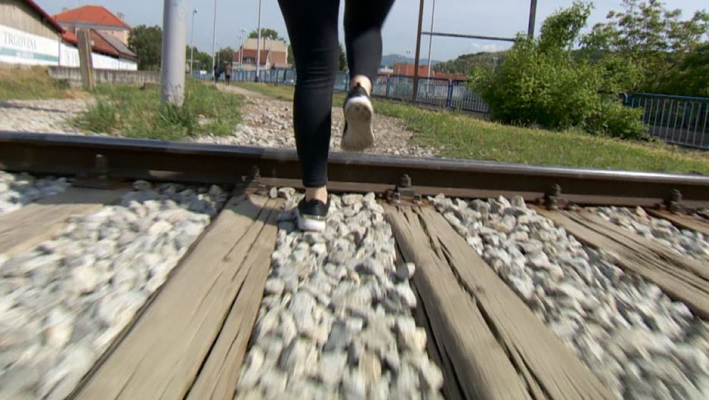 Divlji prelazak preko pruge (Foto: Dnevnik.hr)